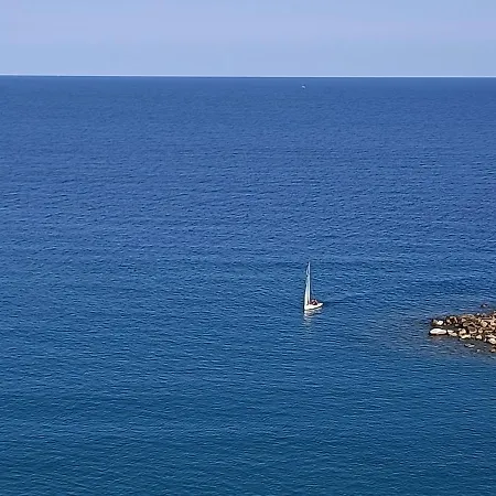 Quiet And Modern Near The French Border דירה בורדיגרה